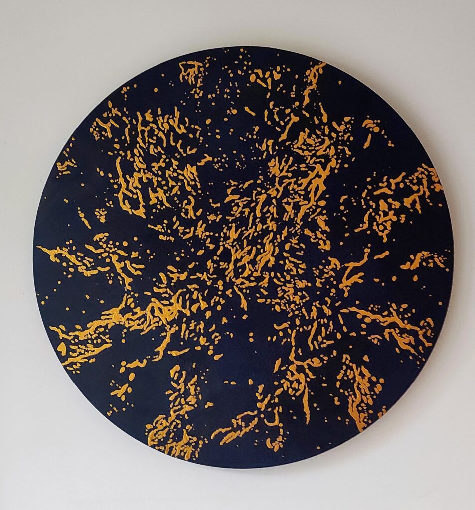 Tableau contemporain abstrait "Life" sur fond bleu marine avec touches dorées – Nadège Tissot